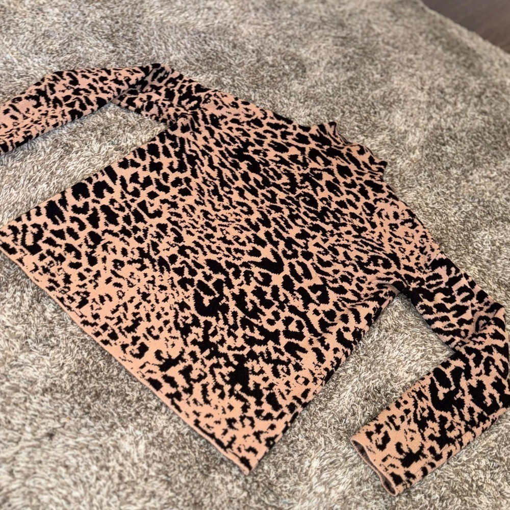 Tahari Tan Black Animal Print Long Sleeve Sweater Top Womens Size XS - Picture 4 of 7